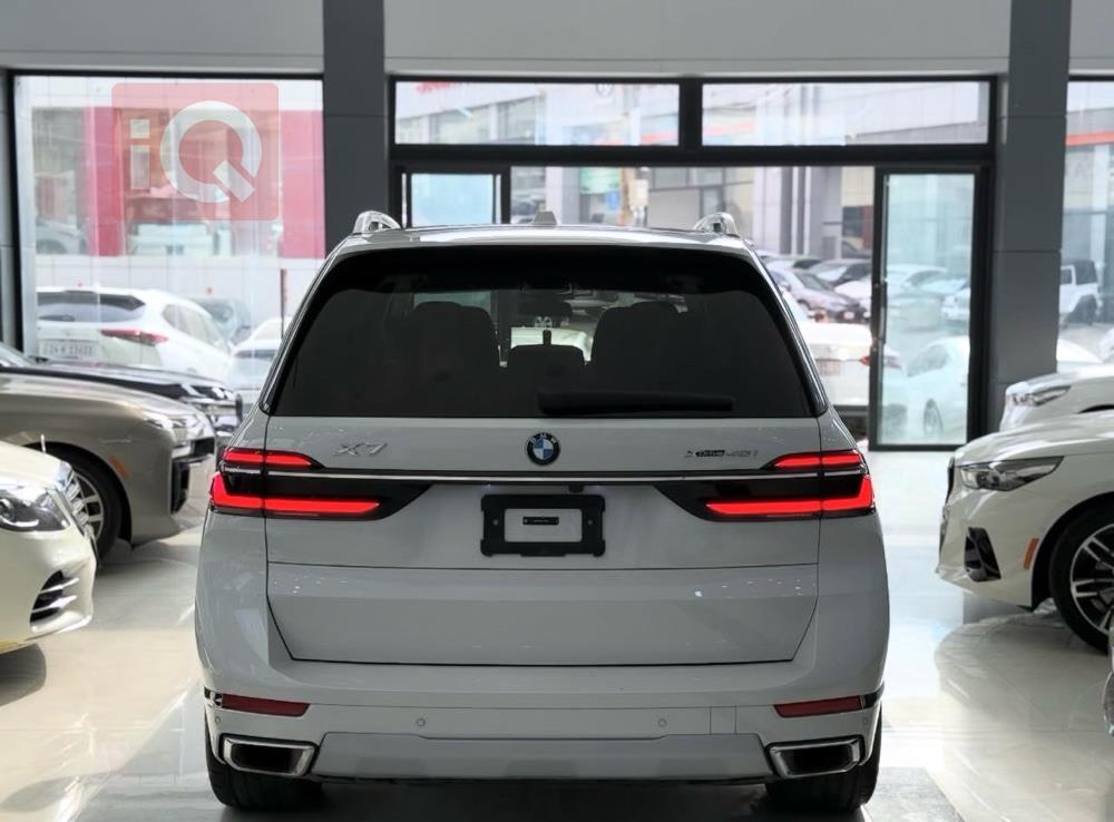 بی ئێم دەبڵیو X7